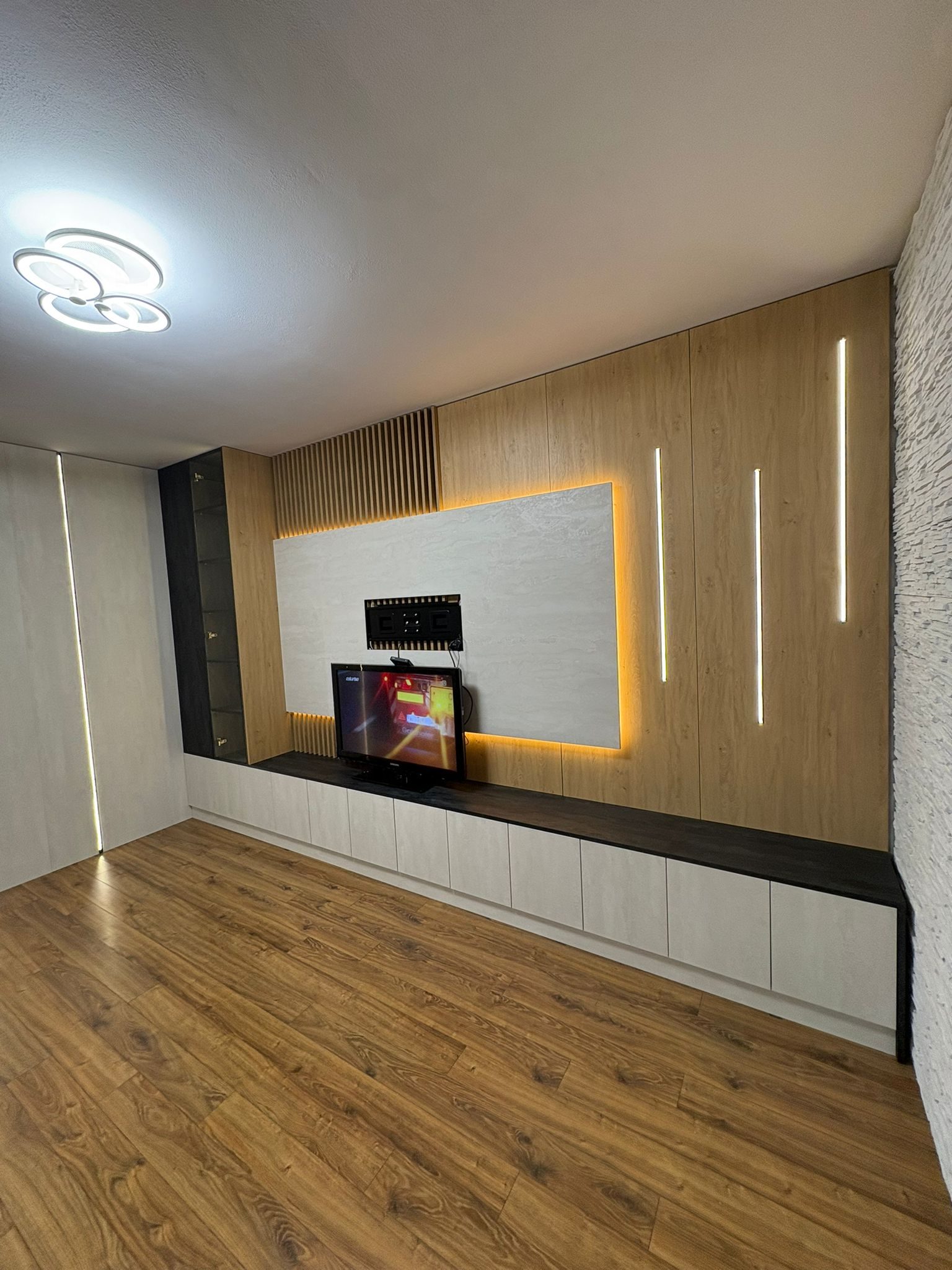 5 trendów w designerskich ścianach TV na 2026 rok